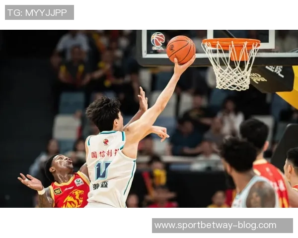 拓媒期待杨瀚森加强篮下进攻斯普利特支持他尝试三分球 拓媒期待杨瀚森加强篮下进攻斯普利特支持他尝试三分球